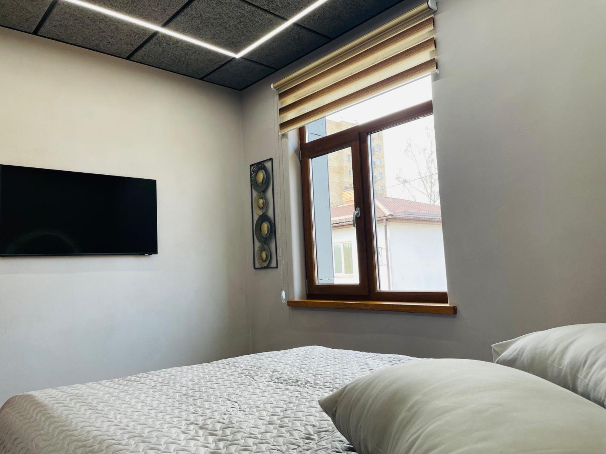 Brivibas - West / East, Free Privat Parking, Free Wifi, Self Check-in Appartamento Riga
